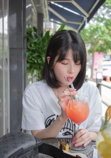 欧美丰乳肥臀美女图片_HDHD在线观看